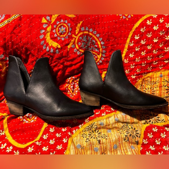 Free People Charm Ankle Boot - Size 9 - Picture 4 of 7